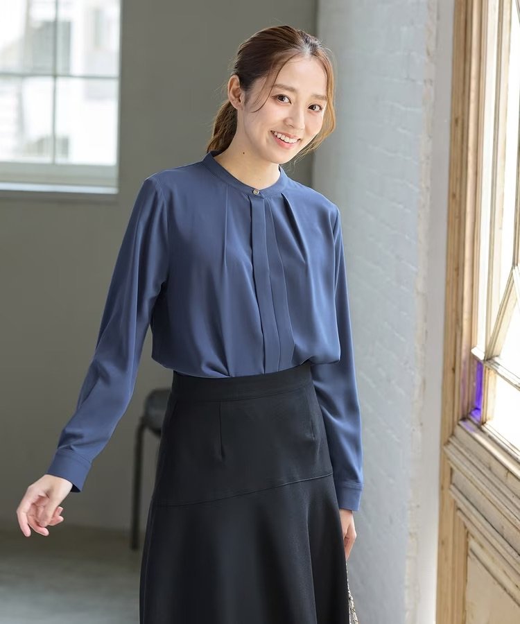 出所：ハニーズ公式　バンドカラーブラウス