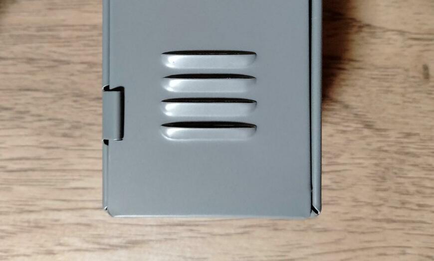 筆者撮影（ダイソー、ブリック レトロロッカー）