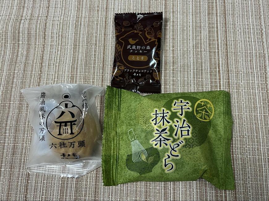 「武蔵の森クッキーことり」5個入り500円、「宇治抹茶どら」1個280円、「六社万頭」1個150円