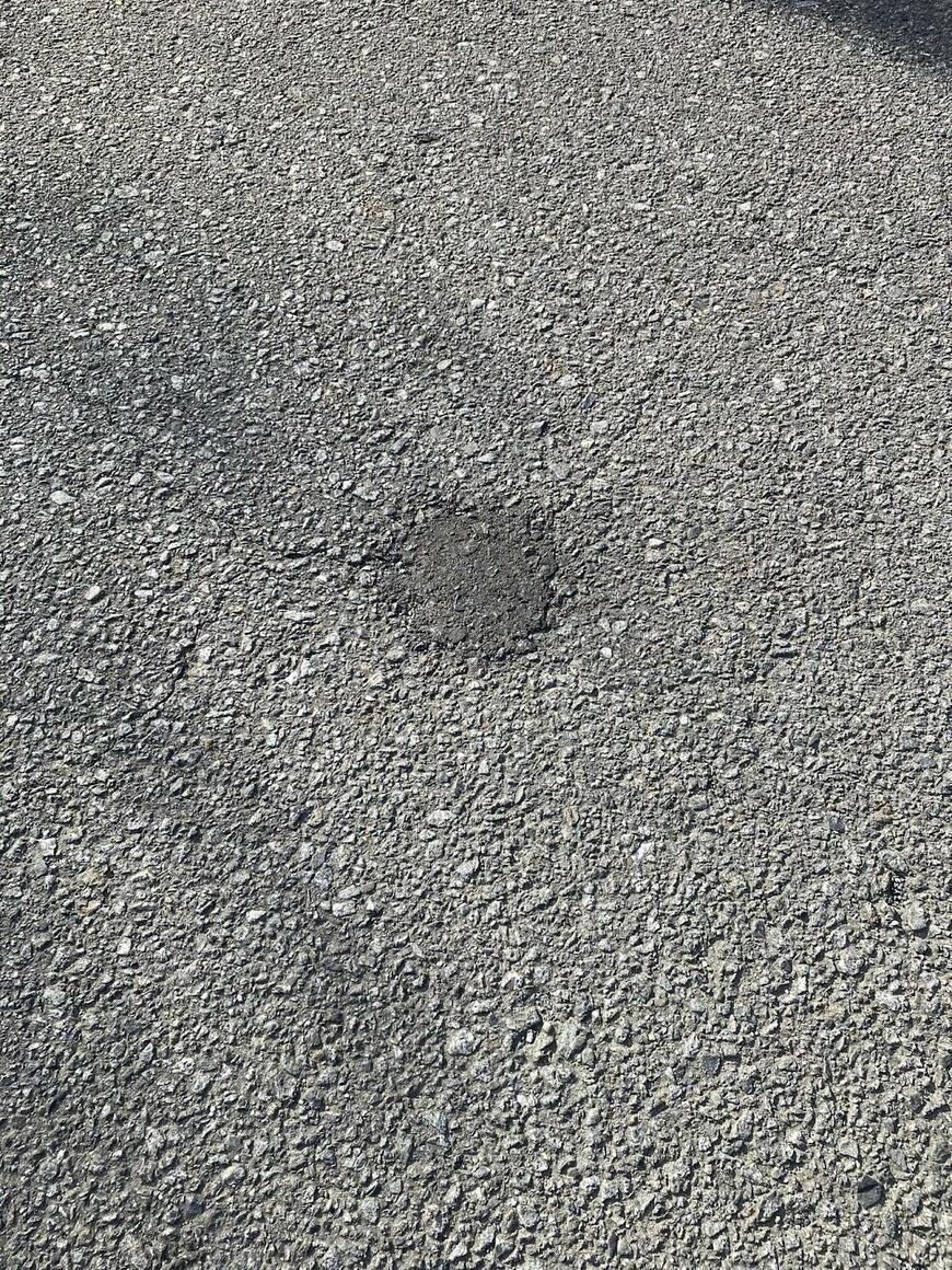 穴が塞がれた道路