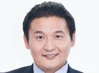 貴乃花氏 寝起きの”ハグショット”が反響「優しい顔」「最高にお幸せな時間」「奥様に感謝」愛犬から「熱烈歓迎」