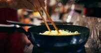耐熱だと思っていた「箸」で蕎麦を茹でたら…変わり果てた姿のSNS投稿に反響。投稿主にも取材