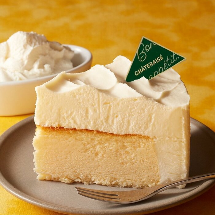 レアチーズとスフレチーズのよさをあわせたダブルチーズケーキ