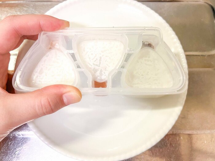 最後にフタを重ねてしっかり押し込んでいきます
