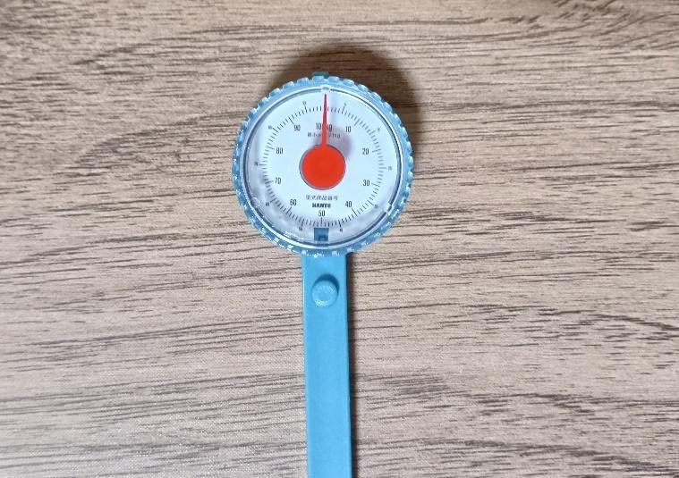 出所：筆者撮影（セリア、ミニチュア体重計）