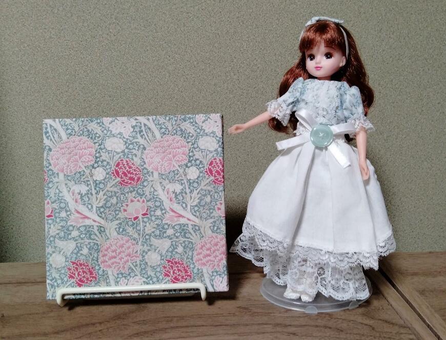 筆者撮影（セリア、インテリアアートパネル ウィリアム・モリス）