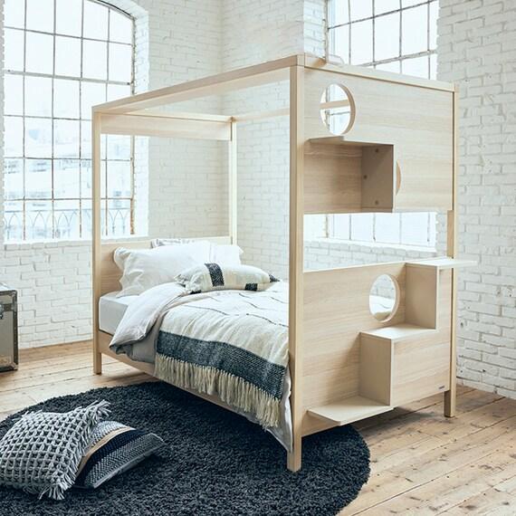 フレーム部分がキャットタワーに！猫好きさんのお気に入りになりそう／出所：ニトリ公式通販ニトリネット フランスペット キャットタワーベッド (シングル)