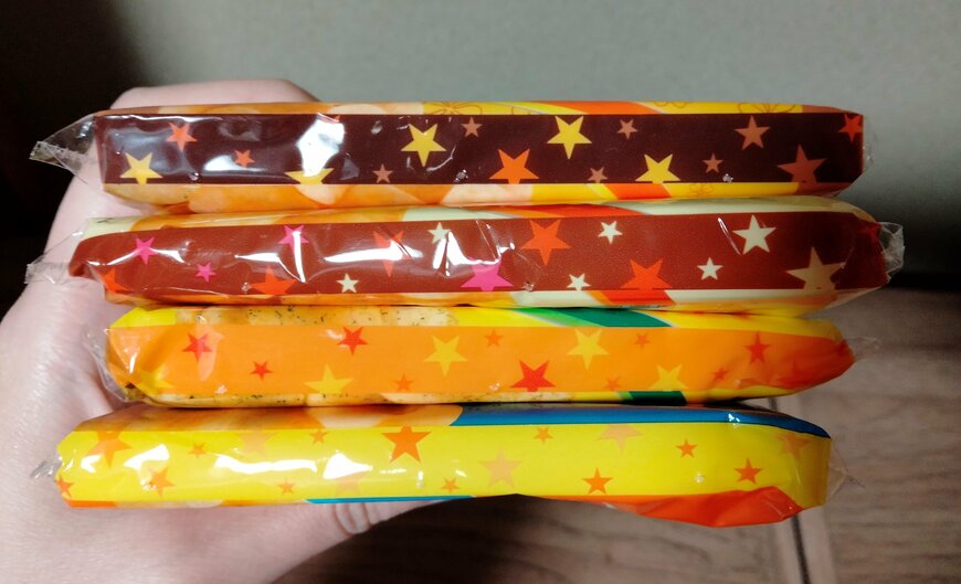 筆者撮影（セリア、カルビー ポテトチップス 4個パック）