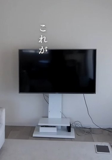 【築42年団地リノベ】自作の「暖炉風メディアウォール」でラグジュアリーなリビングに大変身！