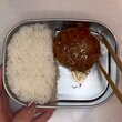 テカテカのソースが絡んだ【ハンバーグ弁当】がたまらない！色とりどりの副菜も美しく詰まって美味しそう！