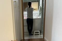 愛する妻に会いたいが…猫達の「鉄壁のディフェンス」が話題「諦めるしかないw」の声