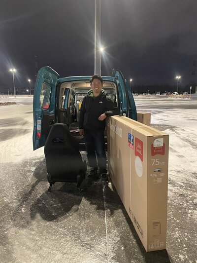 「コストコでテレビ買って車に積めなかった人の図」