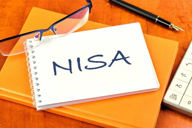 NISA「つみたて投資枠」月々いくら積み立てるのが正解？積立額の決め方と「NISA貧乏」を防ぐポイントを解説！《月10万vs3万のシミュレーション》