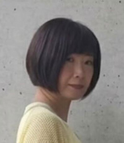 【60歳マダム】が着こなすUNIQLOの「バギーカーブジーンズ＆カーディガン」大人の余裕を感じる爽やかなカジュアルコーデに反響