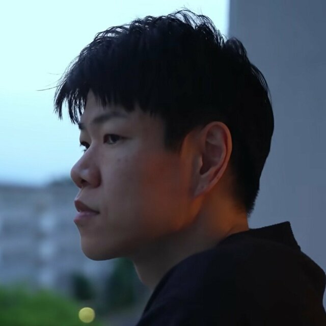 「あたたかく穏やかな時間」古い団地に“たった1人”幸せに暮らす40代男性…自分のため「豚ハツの塩ダレ炒め」作って食べる様子にホッコリ
