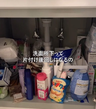 真似したい！ごちゃつきがちな洗面所下収納に。ニトリとセリアの引き出しケースやボックスを活用し、物の定位置をはっきりさせる実践的な収納DIY