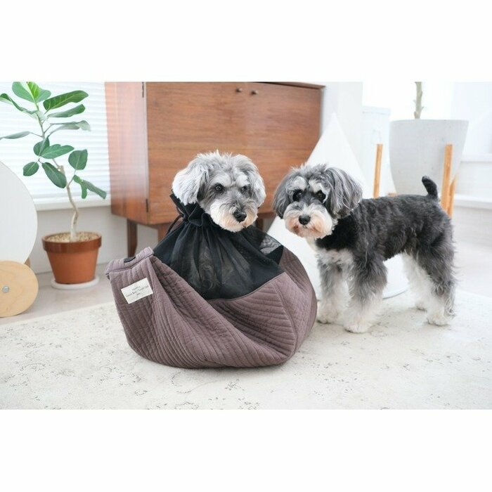 軽量で柔らかい素材を使用