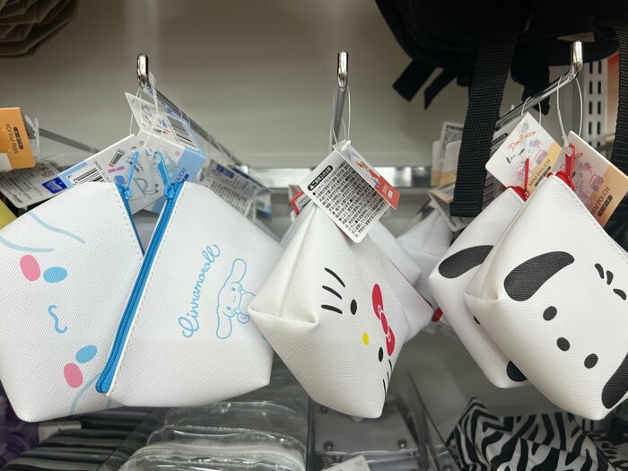 キャラクターは、ハローキティやシナモロールをはじめとする全10種