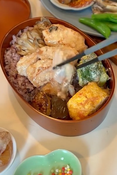 【旦那さんへの筋肉弁当】鶏むね肉たっぷりで美味しそう！「彩りが綺麗です」の声