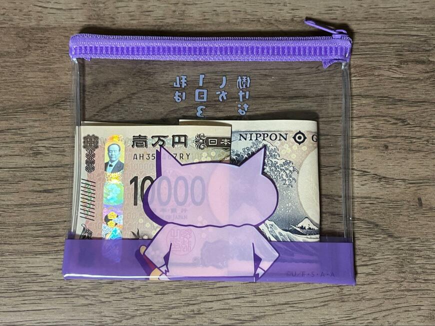 筆者撮影（ダイソー、ミニフラットポーチ C/S ぶりぶりざえもん）
