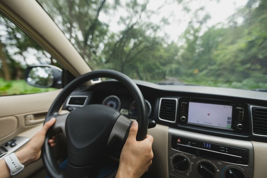 【障害者手帳の自動車税減免】家族名義の車でも上限4万5000円まで減免に。ただし「2km以内」「1人1台」「5月31日まで」に注意【東京都の場合】