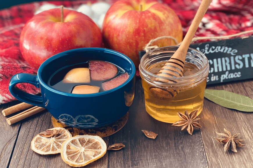                                              はちみつとりんごのグリューワイン（出所：横浜赤レンガ倉庫）