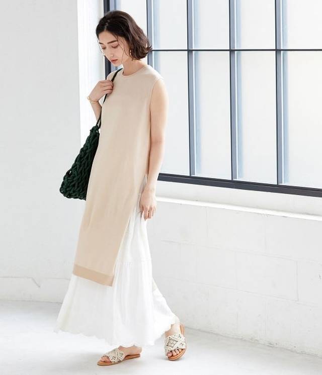 ADAM ET ROPE - SLITニットワンピース ¥12,960（税込）