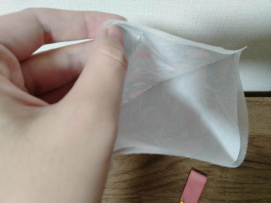 筆者撮影（セリア、ダブルソフトフィルム不織布バッグ ウィリアム・モリス リボン付）