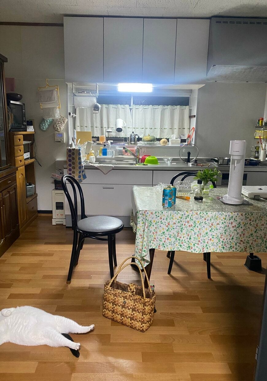 片付け前のキッチンとダイニング