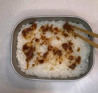 母が「高校生の娘」のために作る【のり弁当】食べやすい工夫が嬉しい！おかずどっさりで食べ応えも抜群！