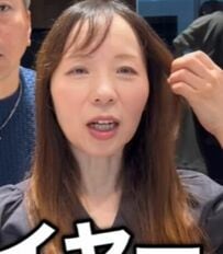 うねる前髪に悩む女性が「レイヤーカット」で大胆イメチェン