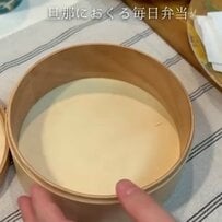 4分割に詰めた【ピーマンの肉詰め弁当】がオシャレで素敵と話題！綺麗な見栄えに夫も絶賛