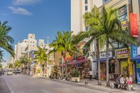 【最低賃金／2023年最新版】沖縄県は何円上がる？全国平均は初の1000円台に