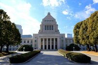 年金が少ない人に支給される「年金生活者支援給付金」、財源はどこから？！