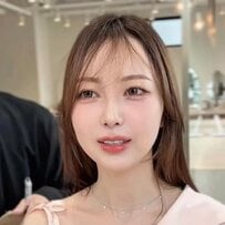 前髪の癖に悩む女性→縮毛矯正＆カットで…可愛い〈シースルー前髪〉にスタイルチェンジ！「印象変わりますね」