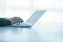 故障してしまった「会社のPC」に既視感　サブスクの「あの音」が脳内再生される人が続出