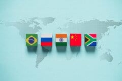BRICs流行時に「インド株」に100万円投資していたら今いくら？米国株・日本株と15年間のリターンを比較