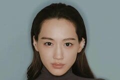 40歳 綾瀬はるか 引き締まった美ボディ際立つニット姿に衝撃「さすがの美しさ」