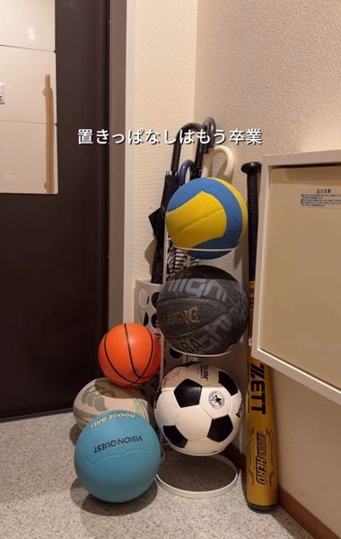 変身前は洋服やボールが散らかりがちに