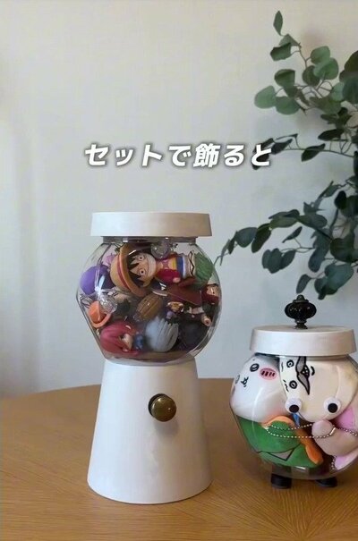 2つのキャンディポットを並べて
