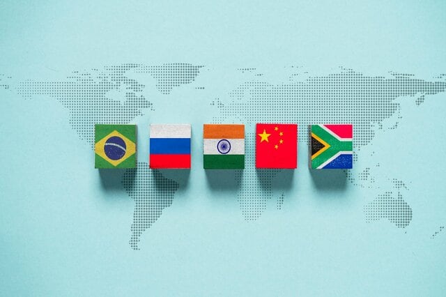 BRICs流行時に「インド株」に100万円投資していたら今いくら？米国株・日本株と15年間のリターンを比較