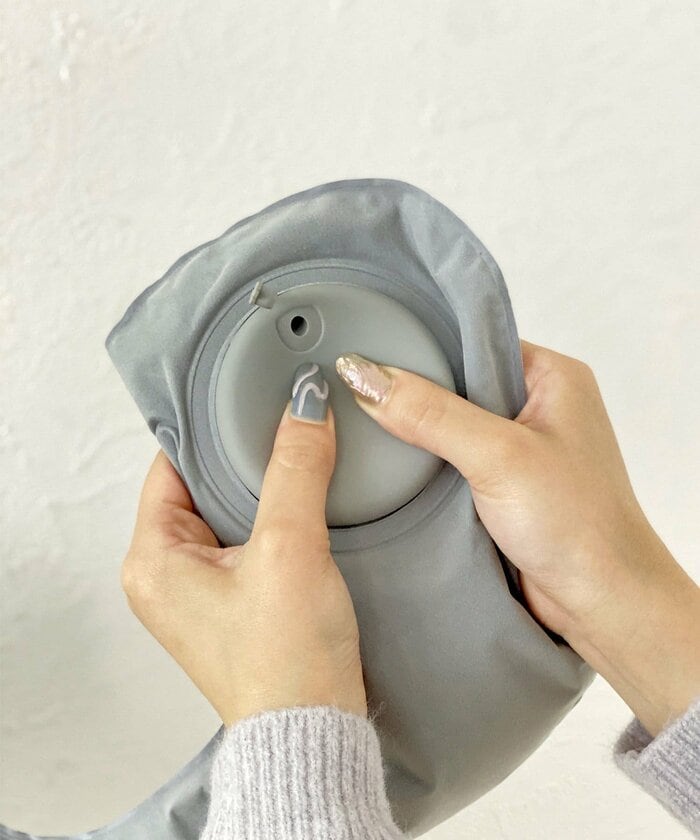 栓を開けて数回ポンプを押すことで空気を入れられます