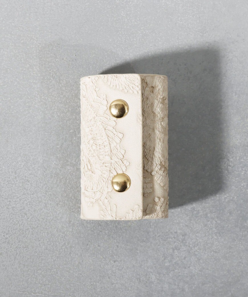 出所：パルグループ公式ファッション通販サイト 3COINS フラワー柄ヘアカフ