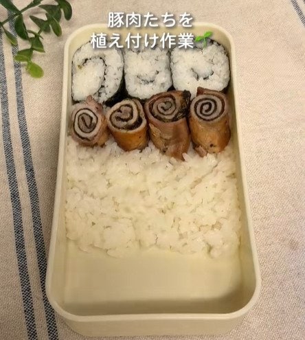 【新手の嫌がらせ弁当】ご飯もおかずも全部ぐるぐる！パートナーに作る、目が回りそうなほどかわいい“おふざけ”のクオリティに反響