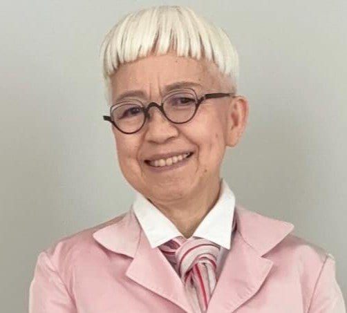 【75歳おばあちゃん】GUのチノパンツ着回しコーデがおしゃれすぎる！春らしい大人スタイルに絶賛の声「街中ですれ違ったら絶対振り返る」