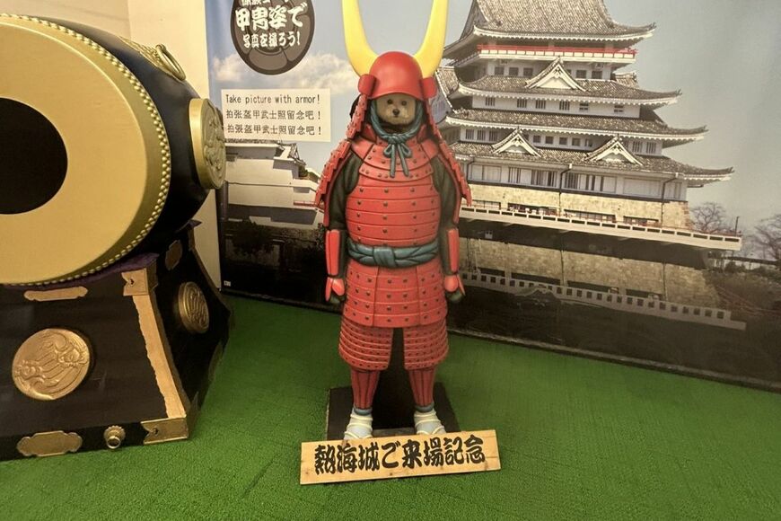 熱海城で撮影された「武将になりきった犬」が話題に　覚悟の決まった表情に笑ってしまう