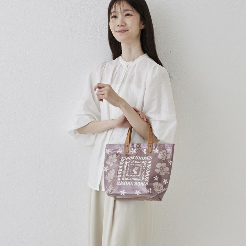 出所：紀ノ国屋オンラインストア「モンステラ柄クリア帆布バッグ