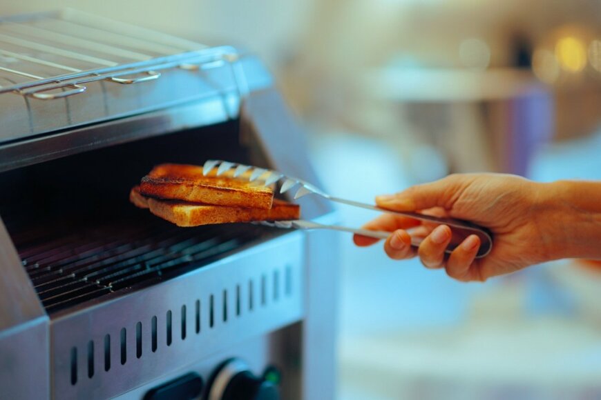 パンを焼いているイメージ