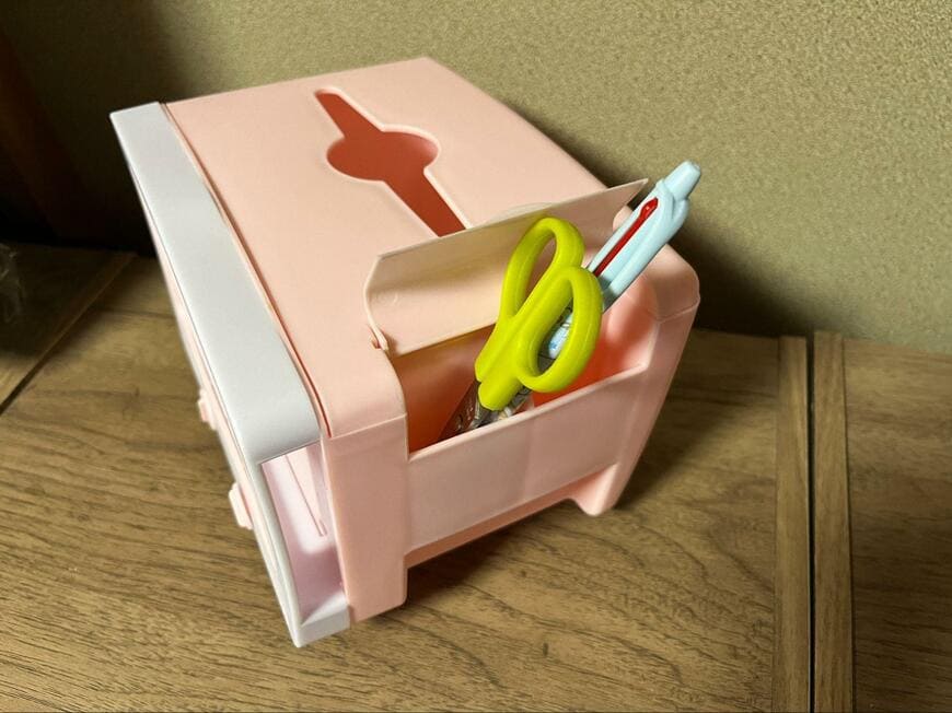 ダイソー、テレビ型スマホスタンド(ティッシュボックス、ペン立て付)画像