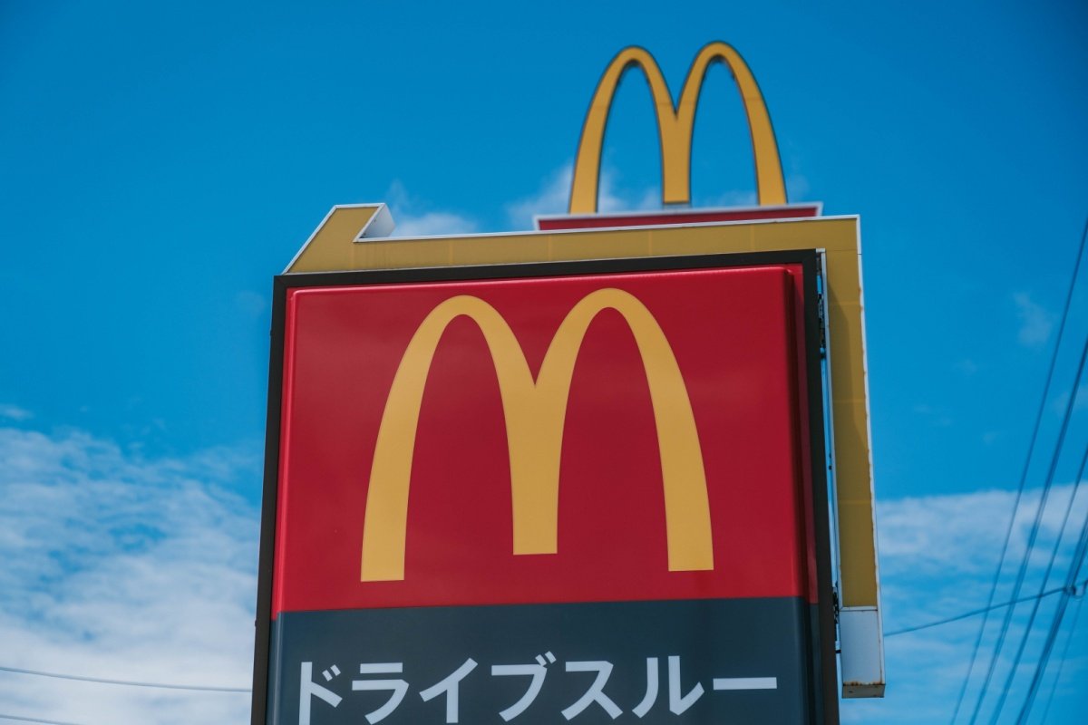 実家で発掘した「ファストフード店のチラシ」に思わず目を疑う 約30年前の価格に「安すぎる」 | LIMO | くらしとお金の経済メディア